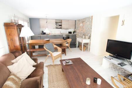Apartament Central Amb Terrassa Alp Eksteriør bilde